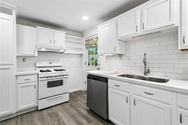 $345,000 | 208 Carrollton Avenue, Metairie, LA 70005