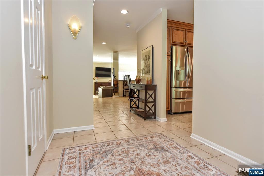 227 Westervelt Lane Mahwah, NJ 07430 - Photo 9 of 48