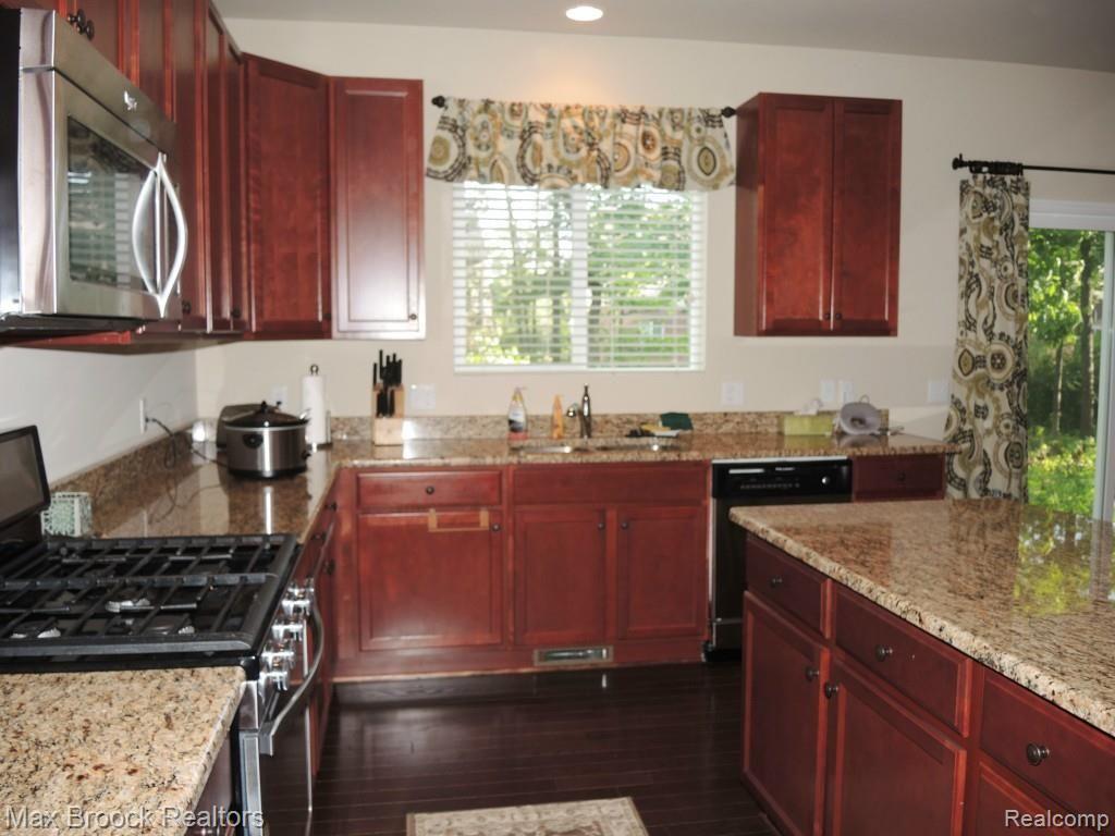 3346 Hazelton Avenue Rochester, MI 48307 - Photo 17 of 33 GRANITE COUNTERTOPS, WOOD FLOORING, AND QUALITY CABINETRY