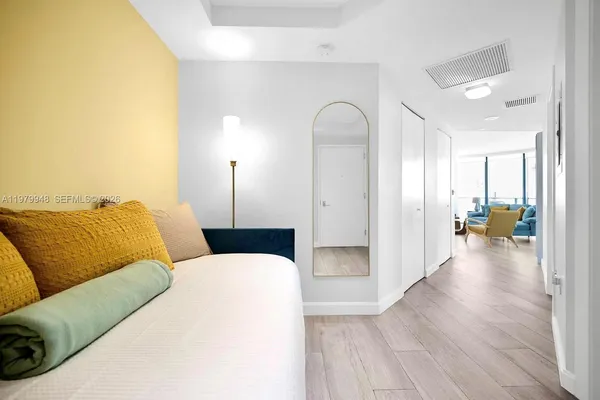 $5,600 | 55 Southwest 9th Street, Unit 3306, Miami, FL 33130