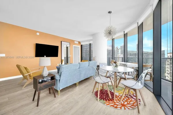 $5,600 | 55 Southwest 9th Street, Unit 3306, Miami, FL 33130