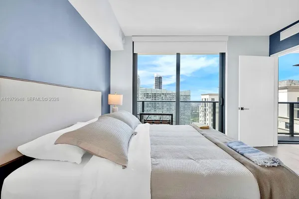 $5,600 | 55 Southwest 9th Street, Unit 3306, Miami, FL 33130