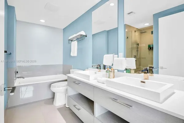 $5,600 | 55 Southwest 9th Street, Unit 3306, Miami, FL 33130