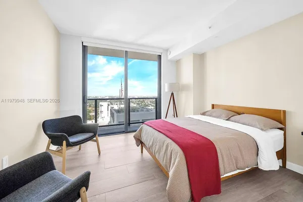 $5,600 | 55 Southwest 9th Street, Unit 3306, Miami, FL 33130