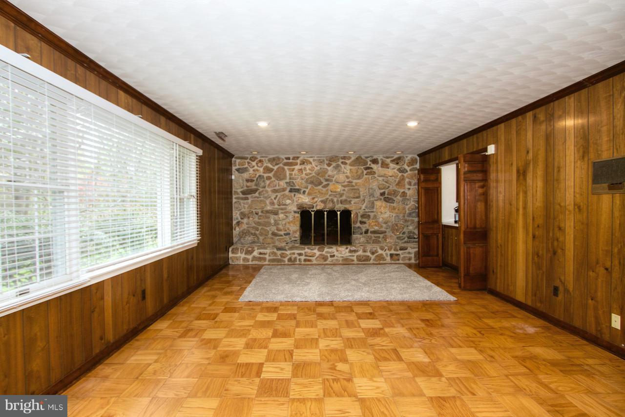13411 Bladon Road Phoenix, MD 21131 - Photo 12 of 30 Living Room