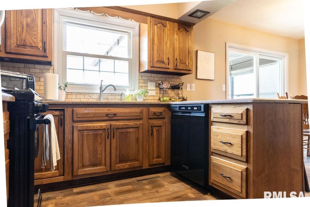 214 Pecan Street Canton, IL 61520 - Photo 18 of 44