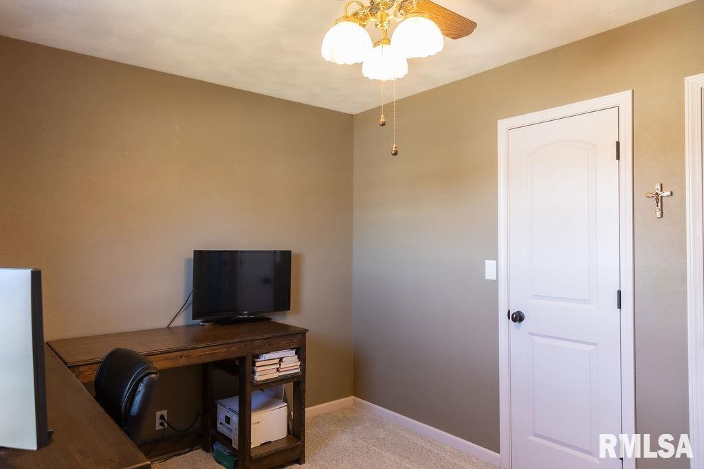 214 Pecan Street Canton, IL 61520 - Photo 31 of 44