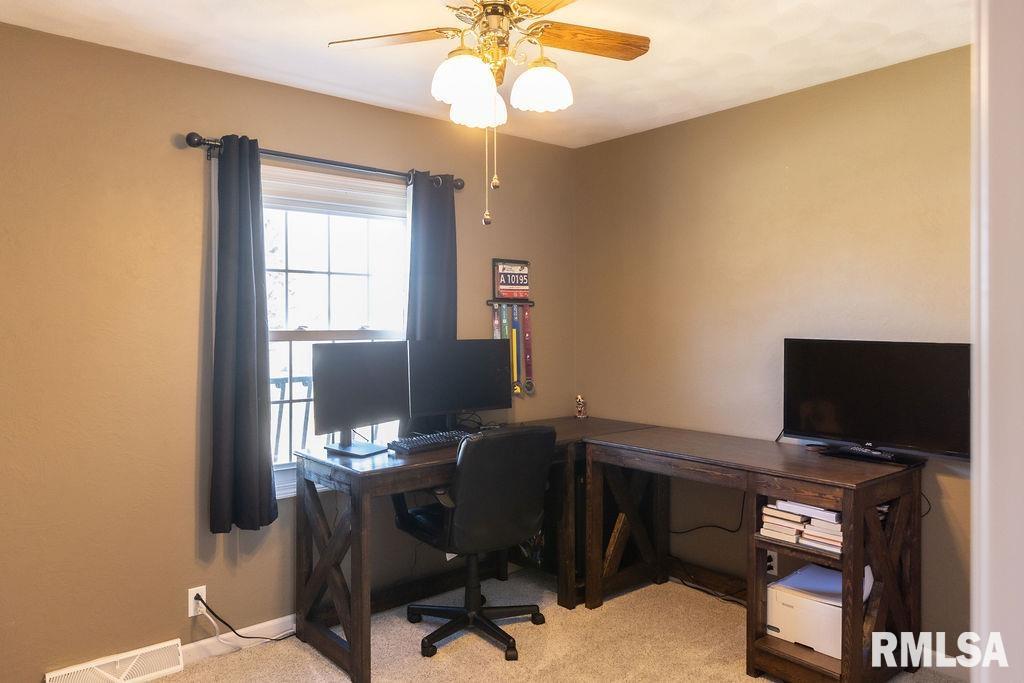 214 Pecan Street Canton, IL 61520 - Photo 33 of 44