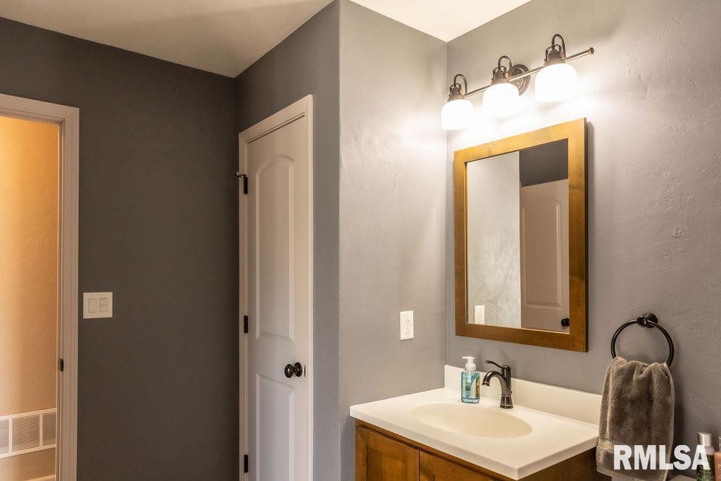 214 Pecan Street Canton, IL 61520 - Photo 39 of 44