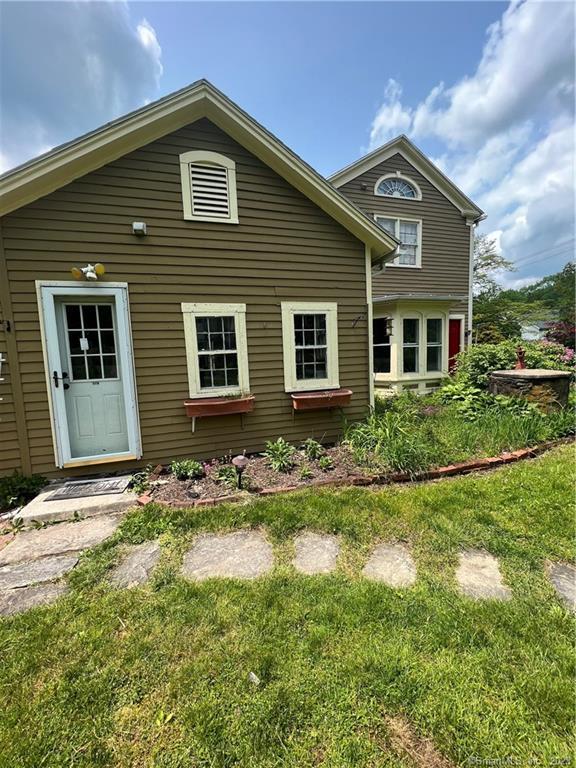 37 Dodgingtown Road, Unit 37B Newtown, CT 06470 - Photo 2 of 12 Entrance to Accessory Apartment