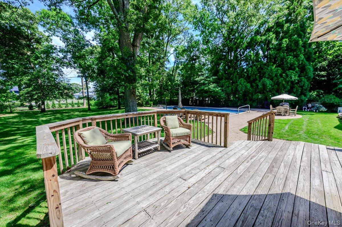 33 Meadowfarm Road East Islip, NY 11730 - Photo 30 of 41