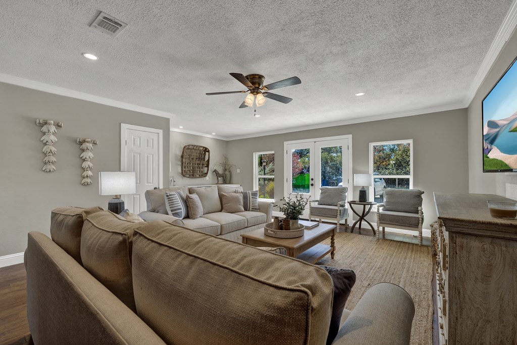 113 Weitz Road Fredericksburg, TX 78624 - Photo 6 of 50 a living room with furniture