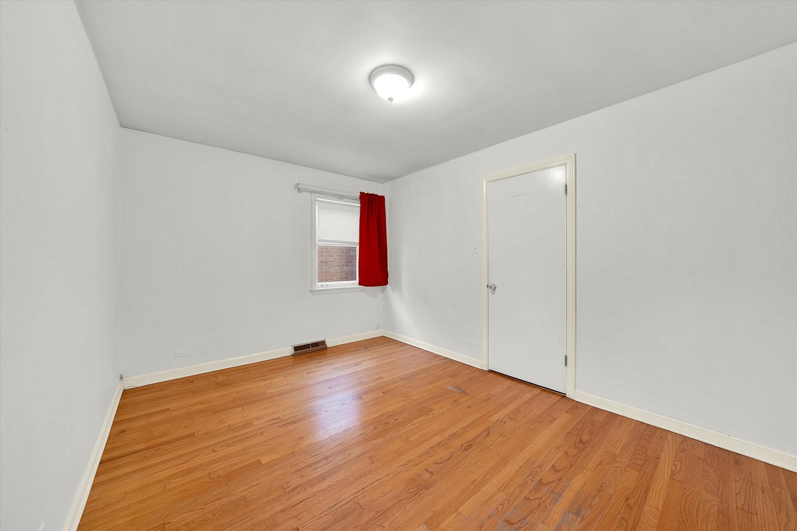 3933 West 58th Street Chicago, IL 60629 - Photo 7 of 32 an empty room with windows