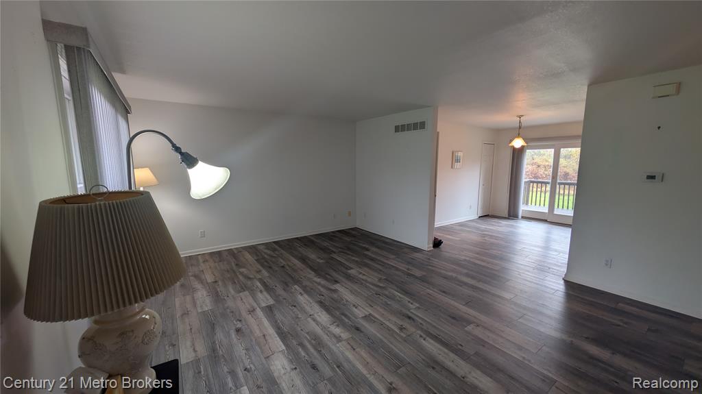 3042 Belsay Road Burton, MI 48519 - Photo 3 of 27