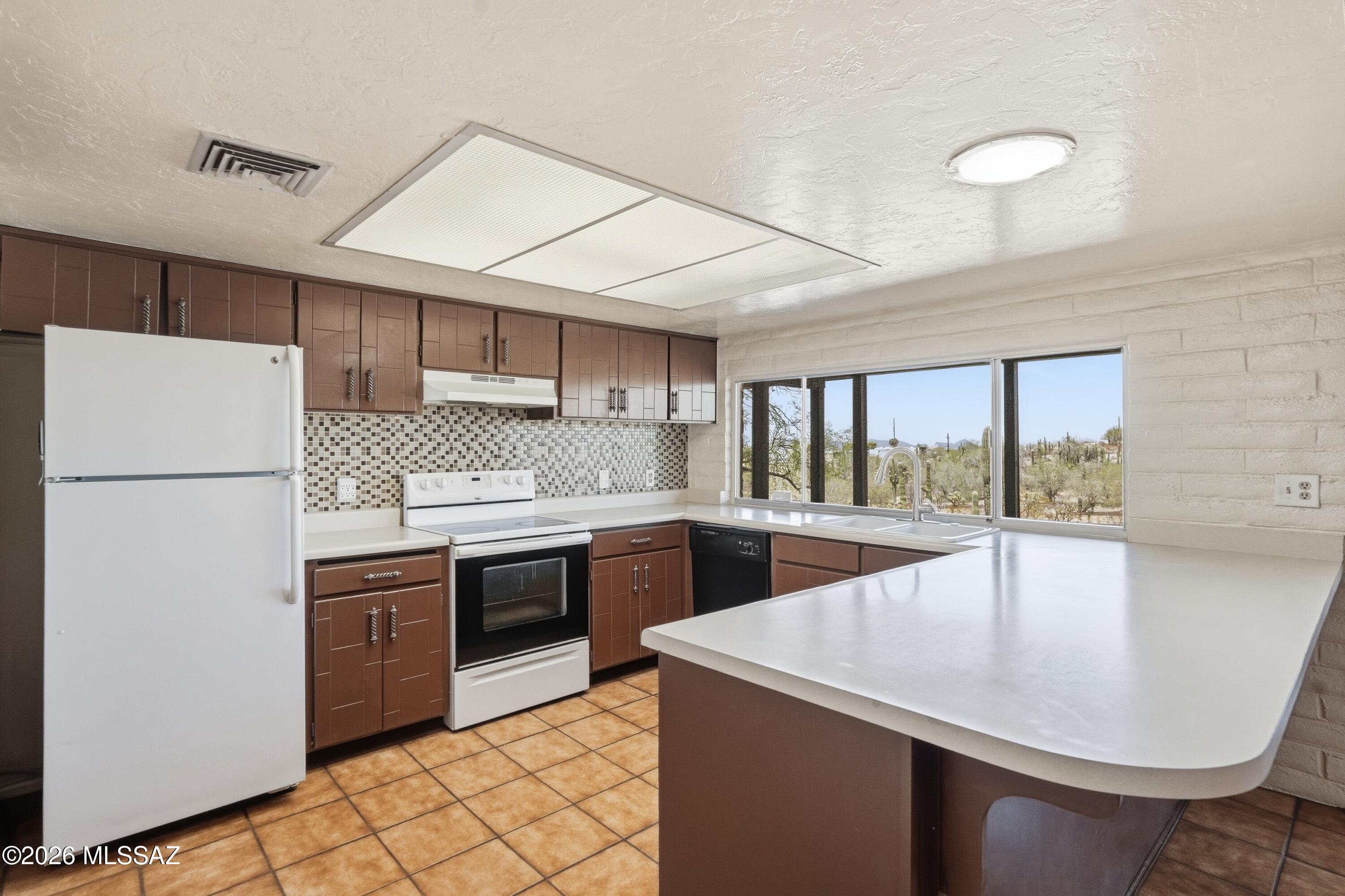 5000 West Cortaro Farms Road Tucson, AZ 85742 - Photo 10 of 40 Kitchen