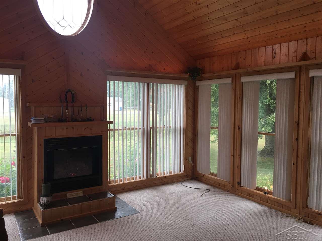 1775 Meridian Street Reese, MI 48757 - Photo 7 of 26 31328668-6.JPG