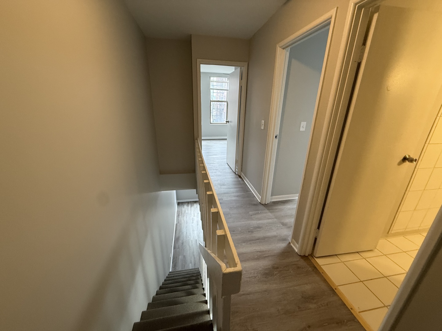 744 West Gordon Terrace, Unit 301 Chicago, IL 60613 - Photo 8 of 13 a view of a hallway with wooden floor and entryway