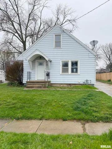 $1,895 | 303 Central Street, Washington, IL 61571