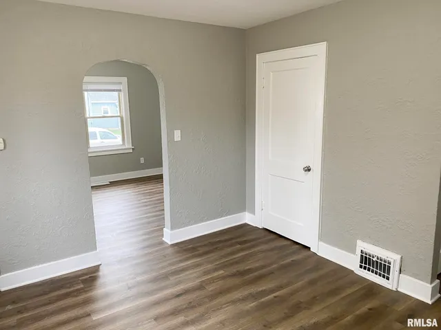 $1,895 | 303 Central Street, Washington, IL 61571