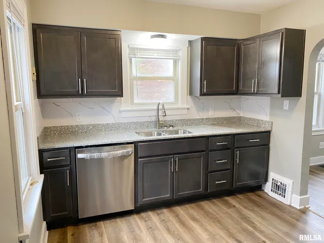 $1,895 | 303 Central Street, Washington, IL 61571