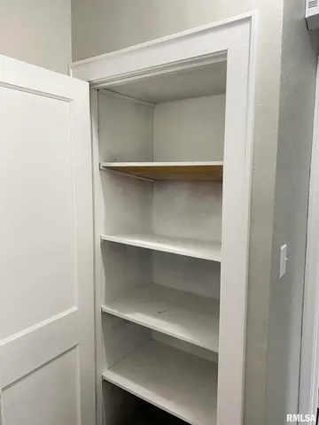 $1,895 | 303 Central Street, Washington, IL 61571