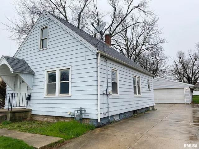 $1,895 | 303 Central Street, Washington, IL 61571