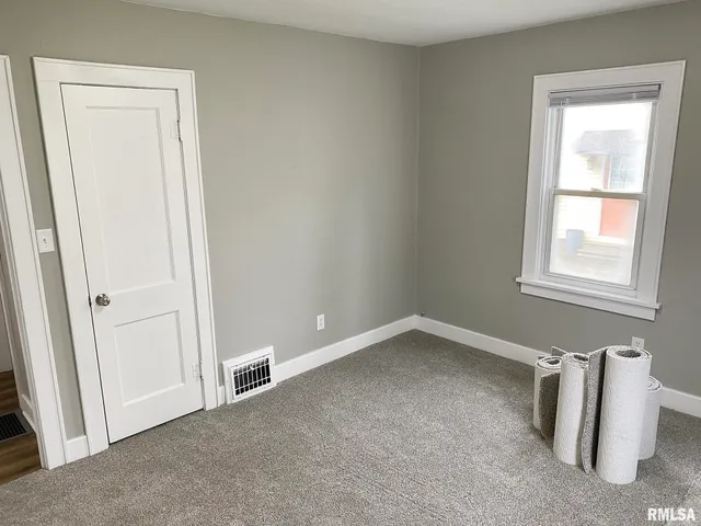 $1,895 | 303 Central Street, Washington, IL 61571