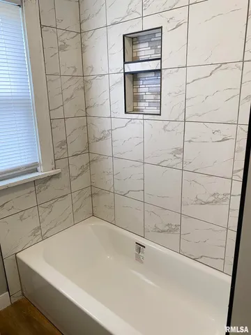 $1,895 | 303 Central Street, Washington, IL 61571