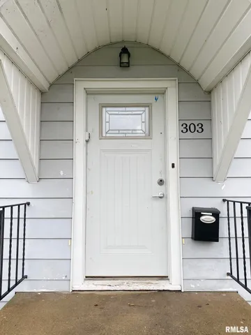 $1,895 | 303 Central Street, Washington, IL 61571