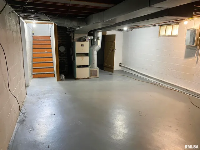 $1,895 | 303 Central Street, Washington, IL 61571