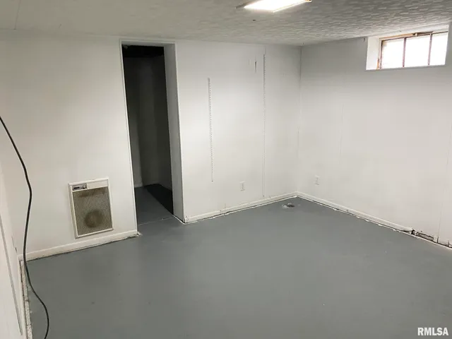 $1,895 | 303 Central Street, Washington, IL 61571