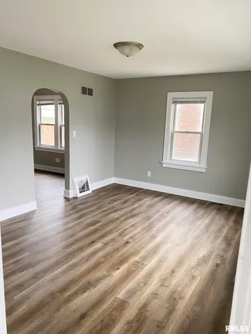 $1,895 | 303 Central Street, Washington, IL 61571