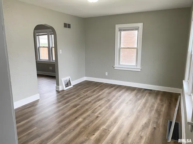 $1,895 | 303 Central Street, Washington, IL 61571