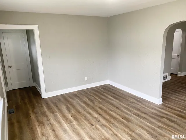 $1,895 | 303 Central Street, Washington, IL 61571