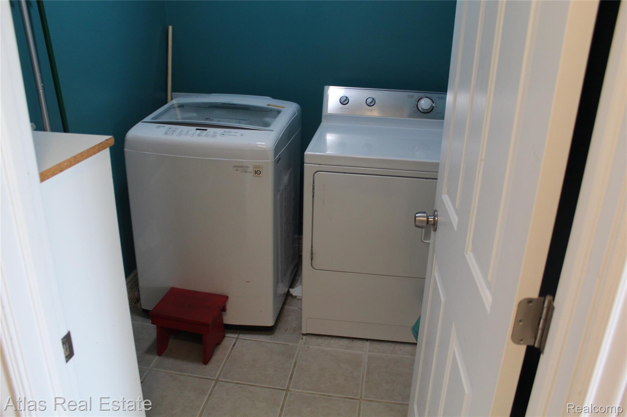 5430 East Carpenter Road Flint, MI 48506 - Photo 17 of 37 IMG_0284.JPG