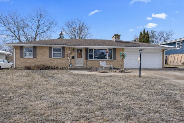 $310,000 | 1325 Amber Drive, Montgomery, IL 60538