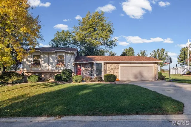 $275,000 | 107 Parkwood Drive, Waterloo, IL 62298