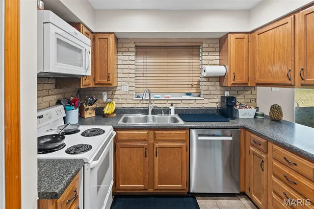 $275,000 | 107 Parkwood Drive, Waterloo, IL 62298