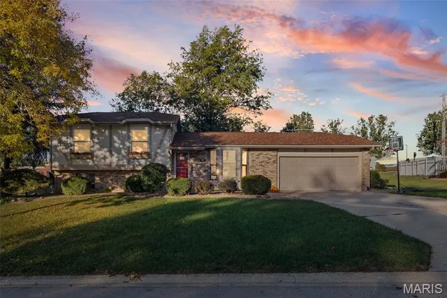 $275,000 | 107 Parkwood Drive, Waterloo, IL 62298