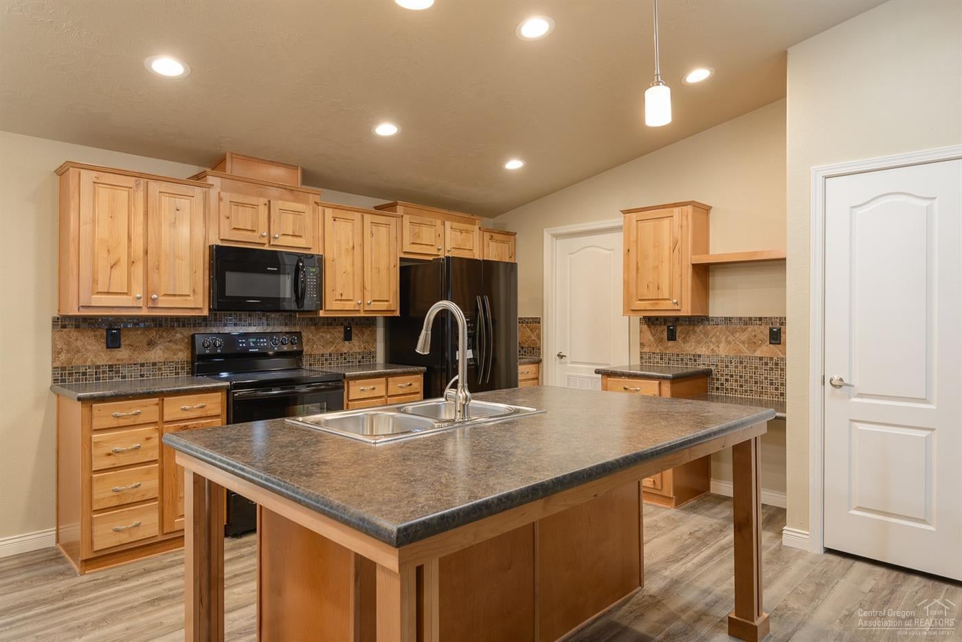17237 Jacinto Road Bend, OR 97707 - Photo 1 of 20 Primary Photo