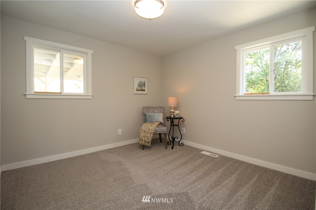 623 Southwest 107th Street Seattle, WA 98146 - Photo 17 of 25 Gallery Image 17