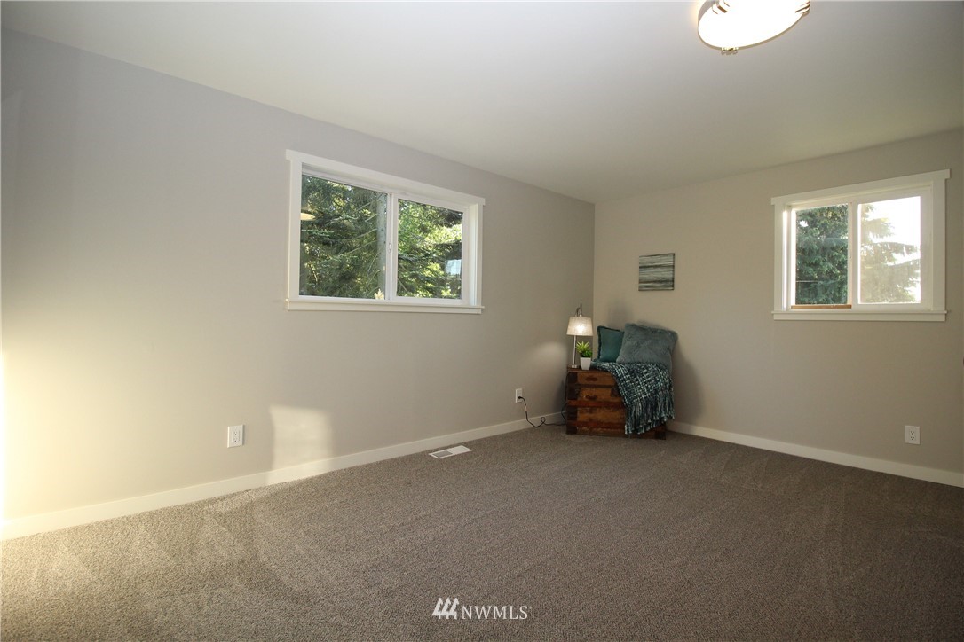 623 Southwest 107th Street Seattle, WA 98146 - Photo 21 of 25 Gallery Image 21