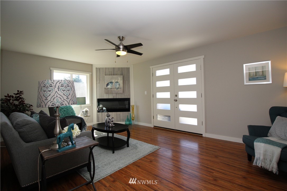 623 Southwest 107th Street Seattle, WA 98146 - Photo 4 of 25 Gallery Image 4