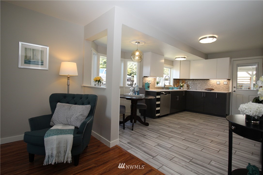 623 Southwest 107th Street Seattle, WA 98146 - Photo 7 of 25 Gallery Image 7