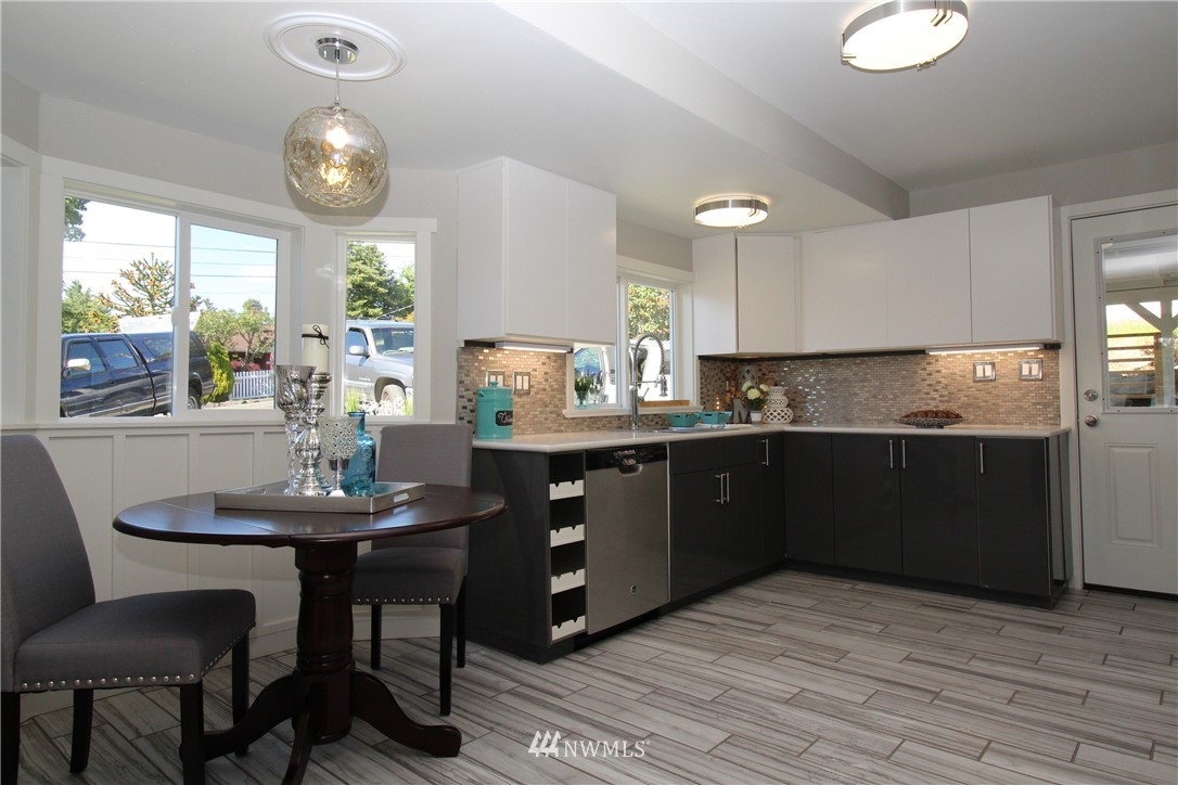 623 Southwest 107th Street Seattle, WA 98146 - Photo 9 of 25 Gallery Image 9