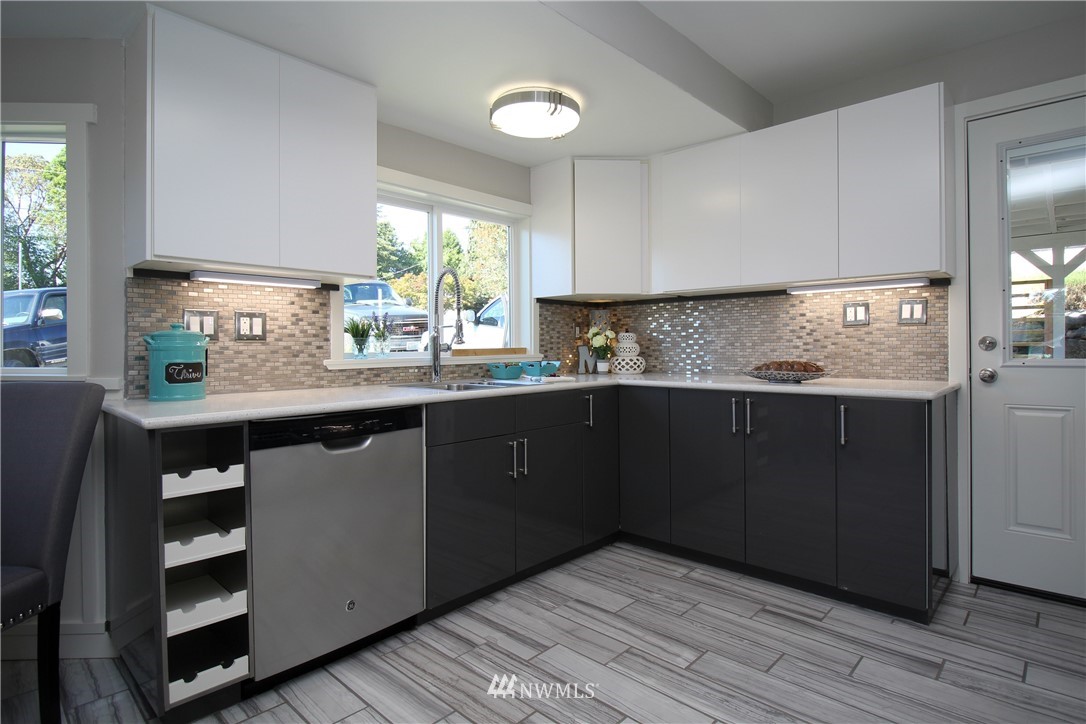 623 Southwest 107th Street Seattle, WA 98146 - Photo 10 of 25 Gallery Image 10