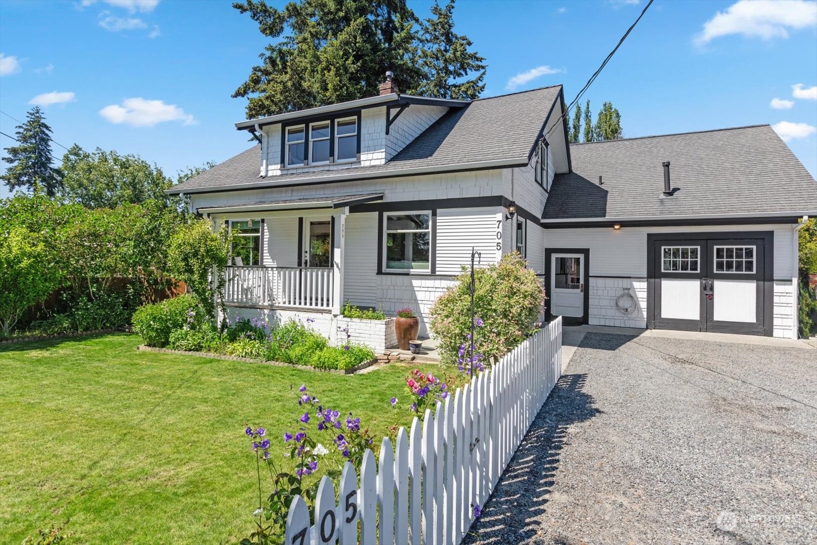 705 Caspers Street Edmonds, WA 98020 - Photo 1 of 40 Gallery Image 1