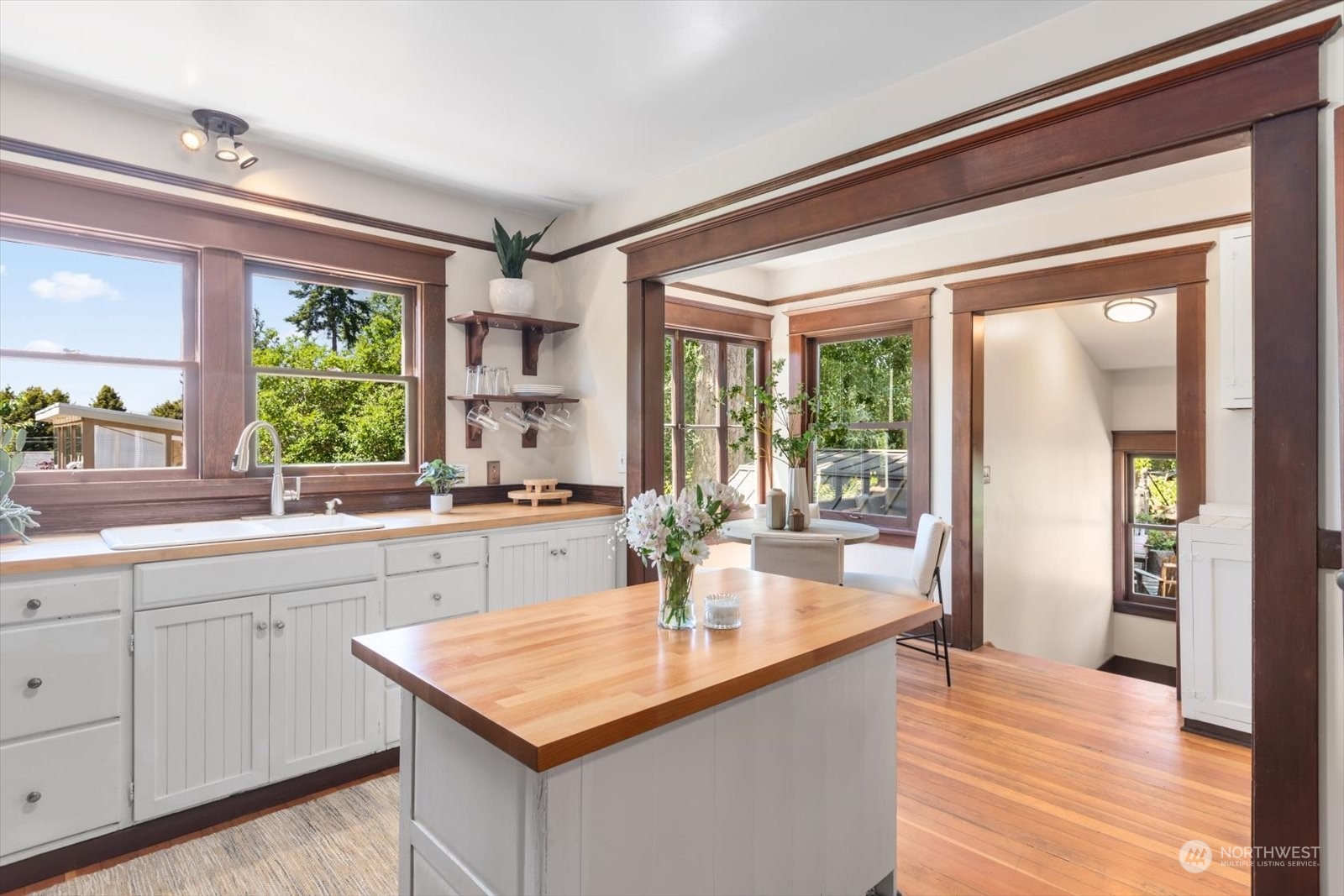 705 Caspers Street Edmonds, WA 98020 - Photo 9 of 40 Gallery Image 9