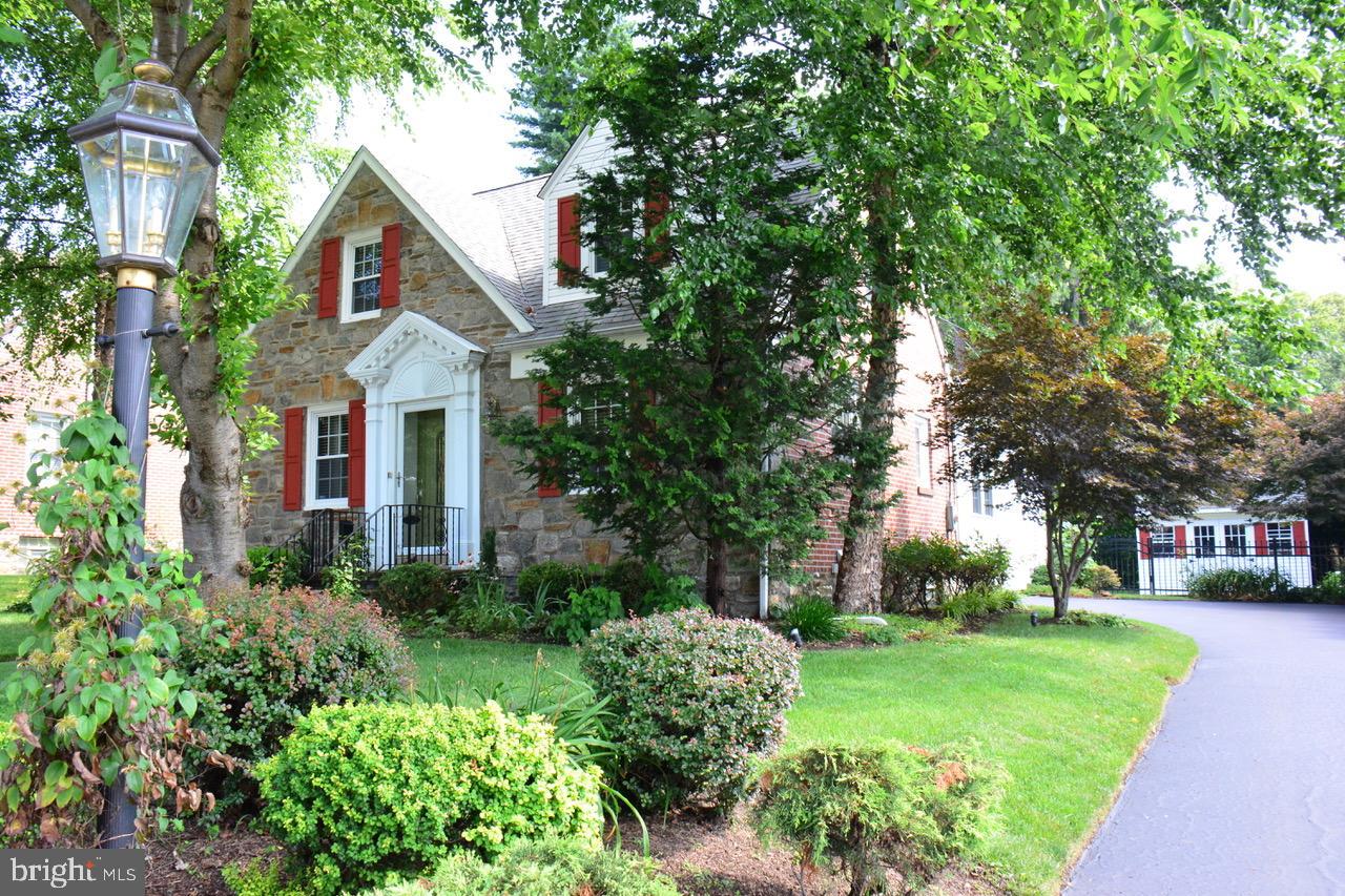 943 Sara Drive Springfield, PA 19064 - Photo 3 of 36