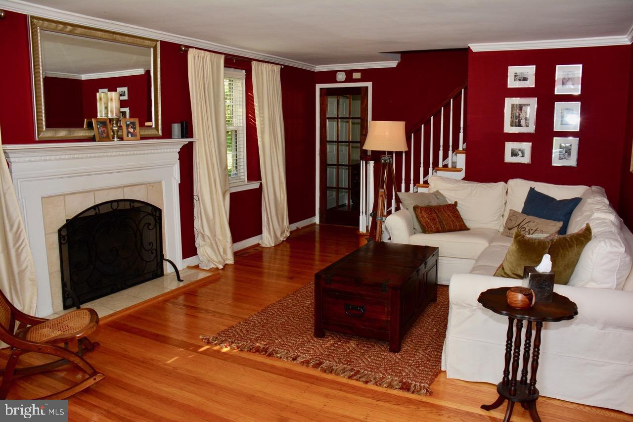 943 Sara Drive Springfield, PA 19064 - Photo 6 of 36